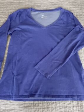 Nike Lavender V-Neck Long Sleeve Activewear T shirt Top Size L Women